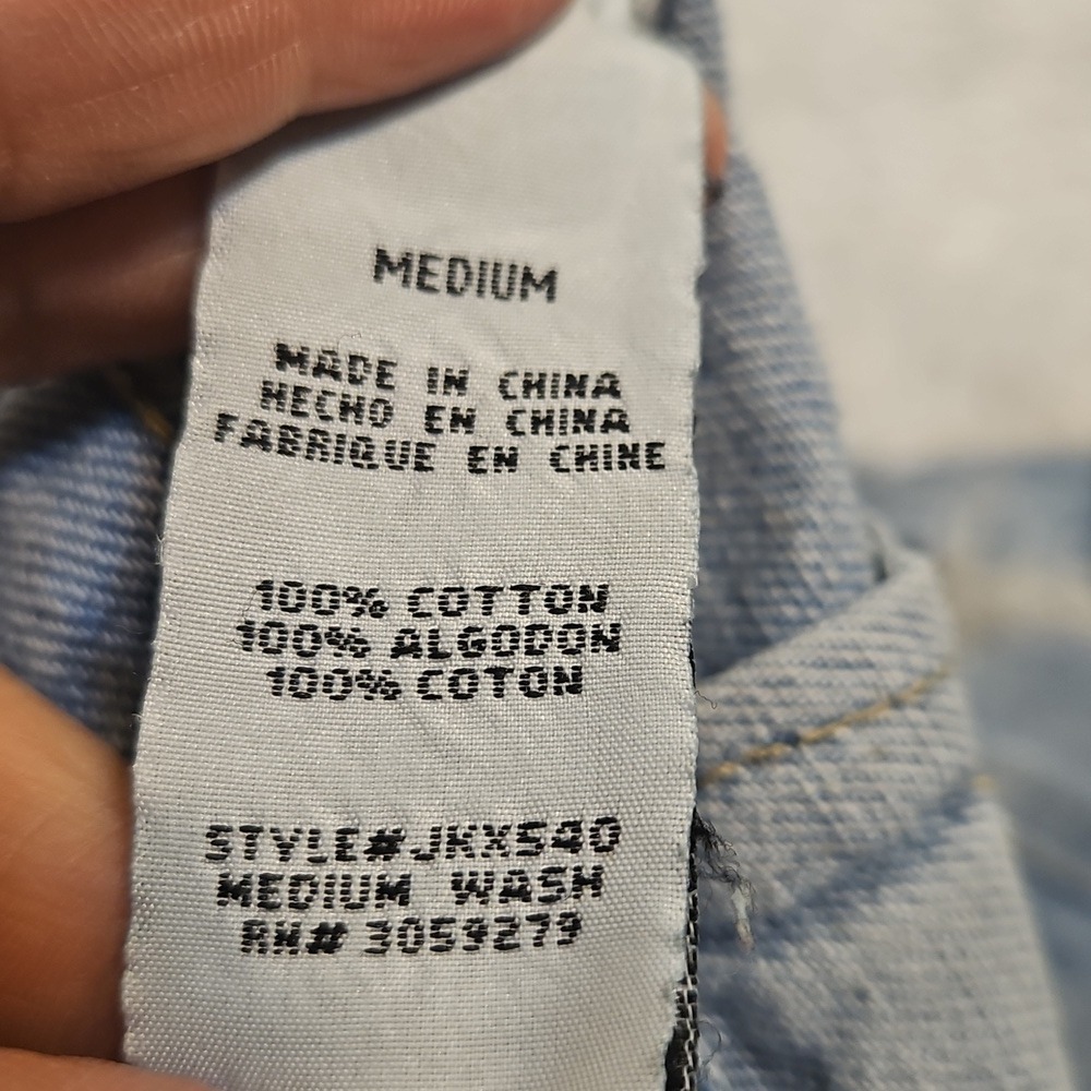 Young‎ Hearts Run Free Women's Distressed Light Wash Denim Jean Jacket - Picture 7 of 8